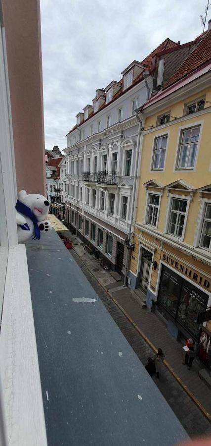 Cozy Apartment On The Town Hall Square Tallin Exterior foto